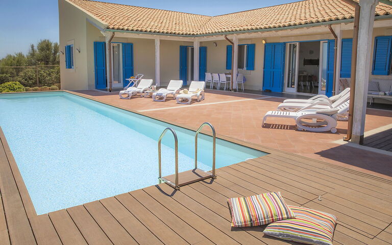 Villa Ala: all'aperto, Piscina