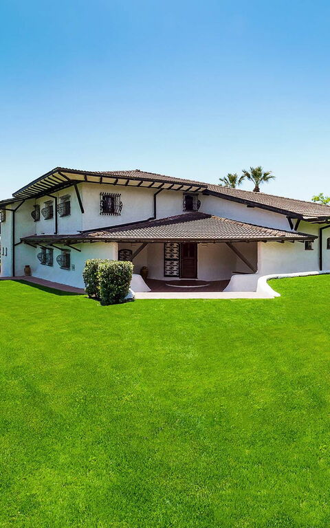 Blu Moon: Esterni, Giardino