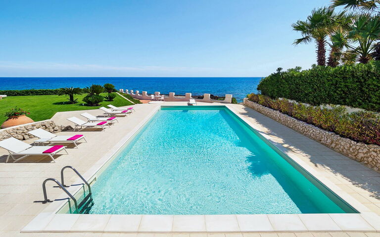 Blu Moon: Giardino, Piscina, Vista Panoramica