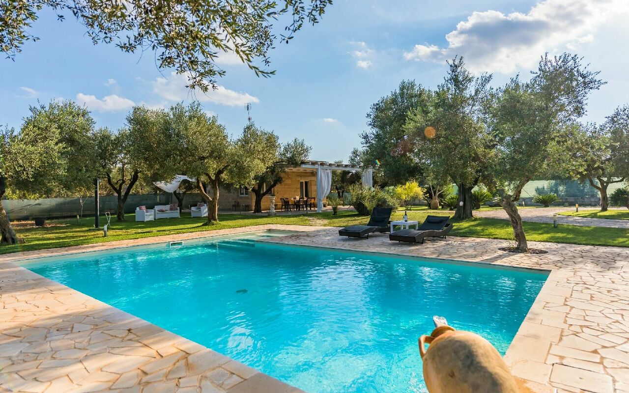 Villa Safiria: Piscina