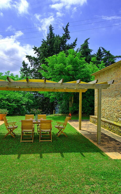 Casale Chiara: Esterni, Giardino