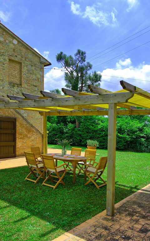 Casale Chiara: Esterni, Giardino