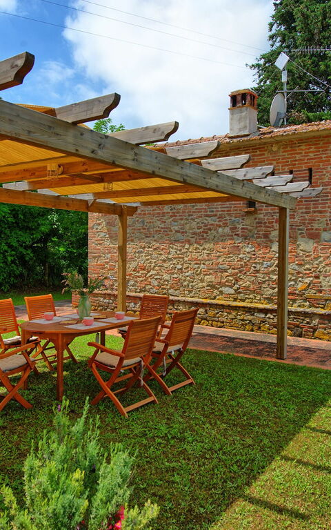 Casale Chiara: Esterni, Giardino