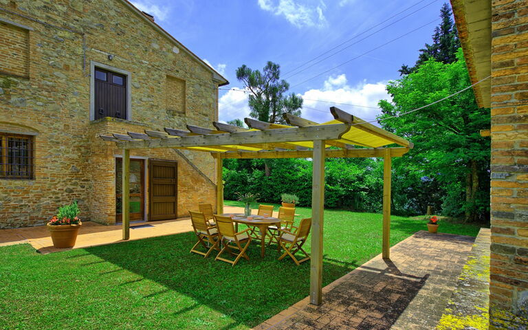 Casale Chiara: Esterni, Giardino