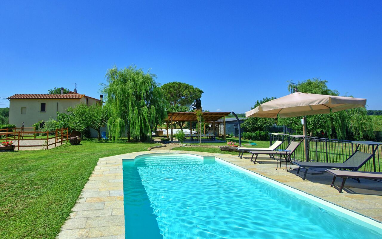 Casa Violina: Giardino, Piscina