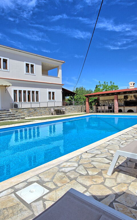 Acharavi Beach Villa: all'aperto, Estate, Piscina