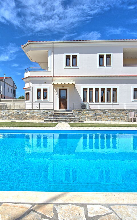 Acharavi Beach Villa: all'aperto, Estate, Piscina