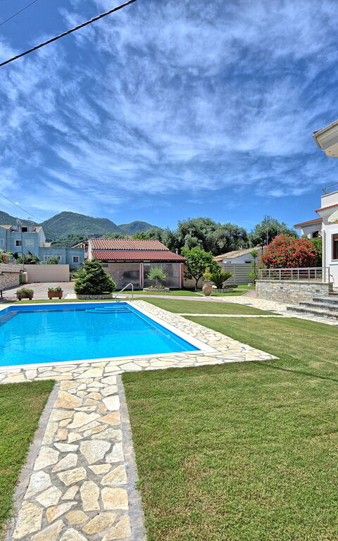 Acharavi Beach Villa: all'aperto, Estate, Giardino, Piscina