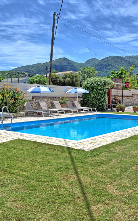 Acharavi Beach Villa: all'aperto, Giardino, Piscina