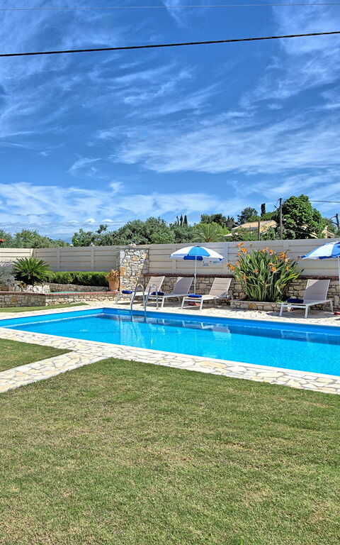 Acharavi Beach Villa: all'aperto, Giardino, Piscina