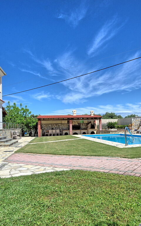 Acharavi Beach Villa: all'aperto, Giardino, Piscina