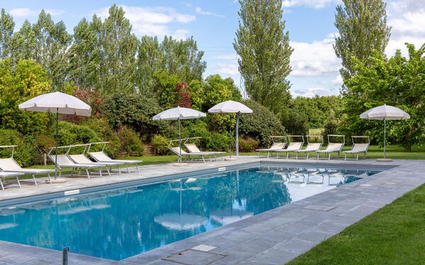 Villa Cangeli: all'aperto, Piscina