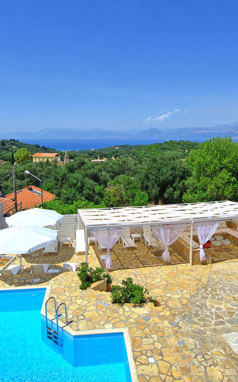 Villa Giador: all'aperto, Piscina