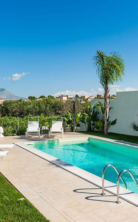 Villa Pigna Bianca: all'aperto, Piscina