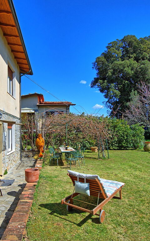 Casa Al Bosco: all'aperto, Giardino