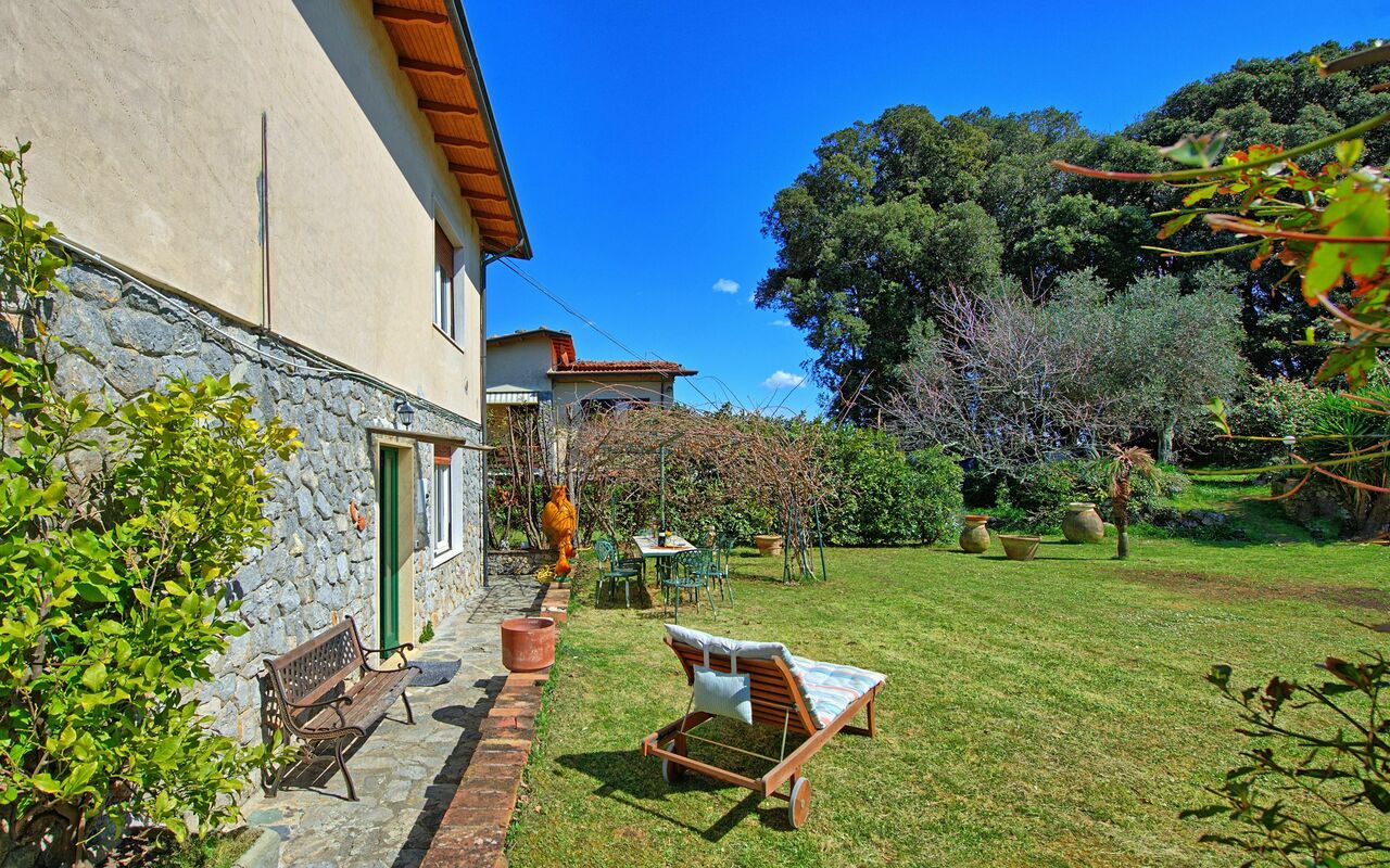 Casa Al Bosco: all'aperto, Giardino