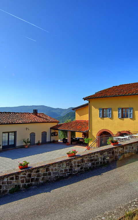 Casalta: all'aperto, Esterni