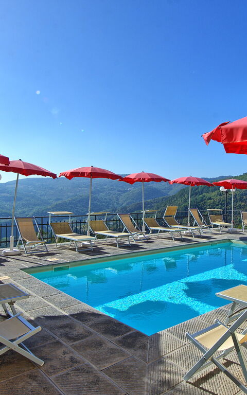 Casalta: all'aperto, Esterni, Piscina