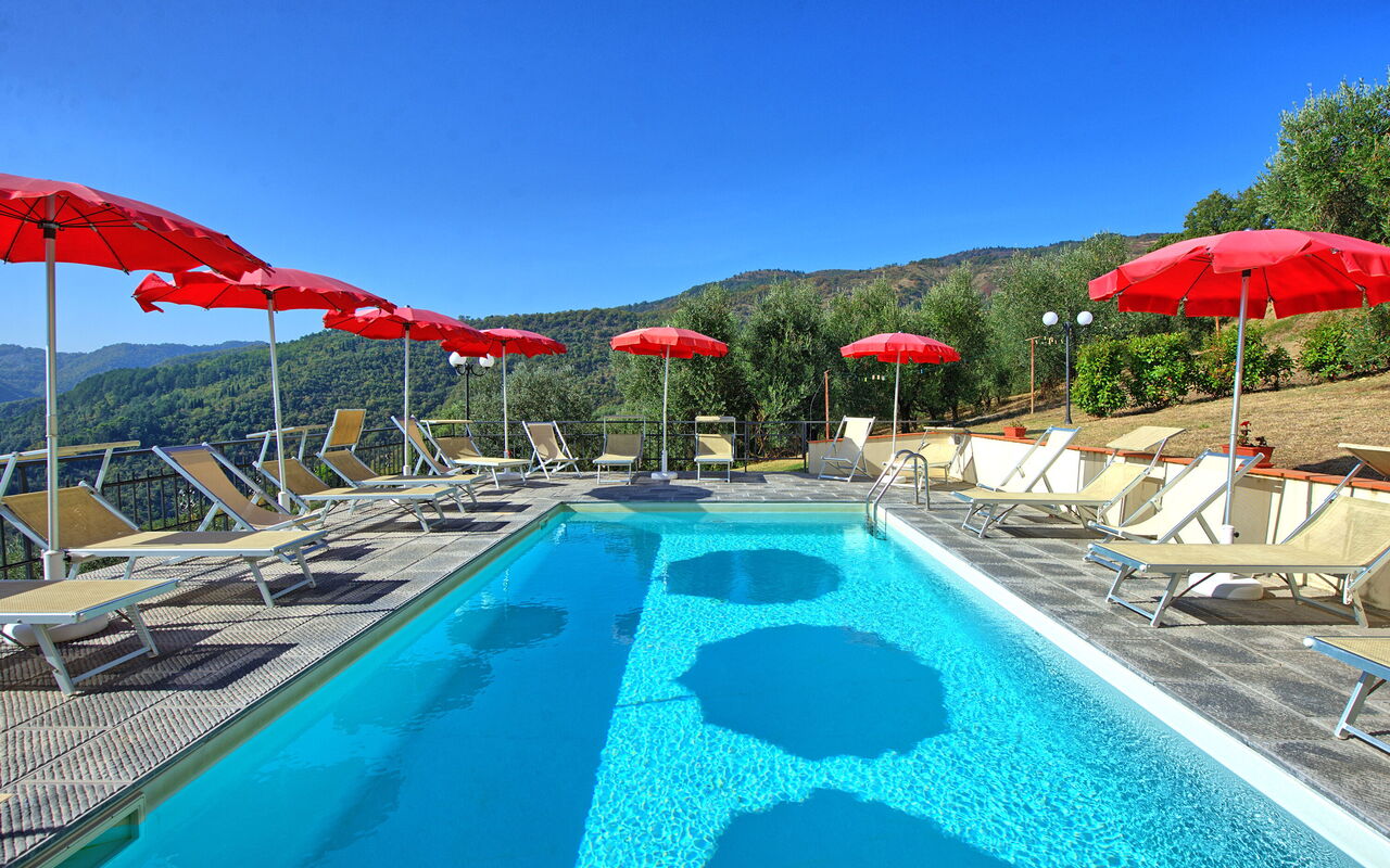 Casalta: all'aperto, Esterni, Piscina