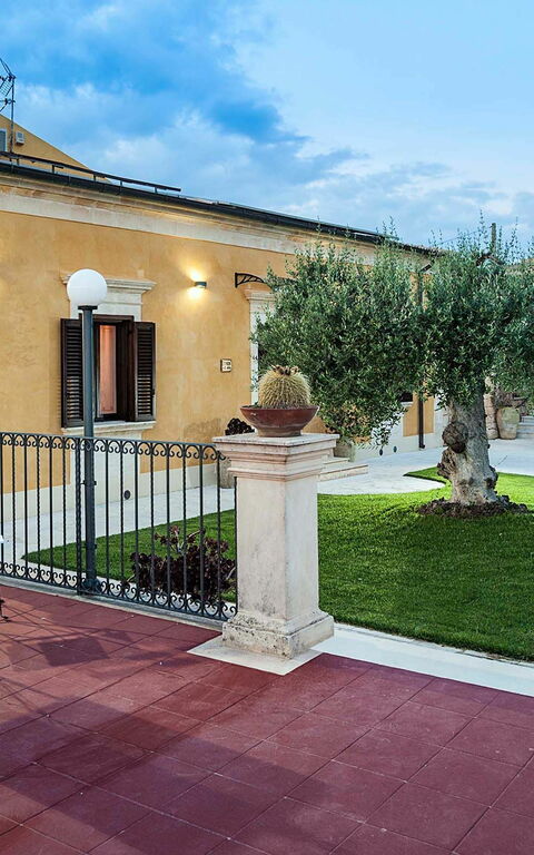 Villa Carolina: all'aperto, Giardino