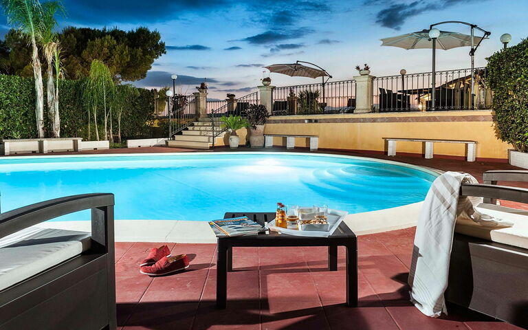 Villa Carolina: all'aperto, Piscina