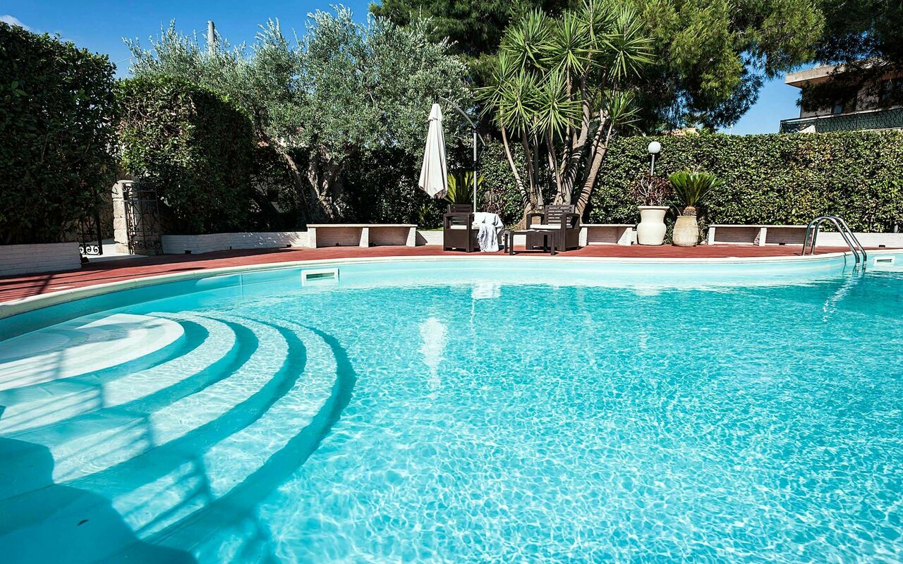 Villa Carolina: all'aperto, Piscina