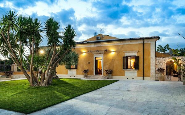 Villa Carolina: all'aperto, Giardino