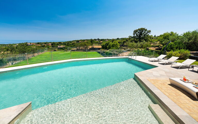 Villa Torre Etnea: Giardino, Piscina