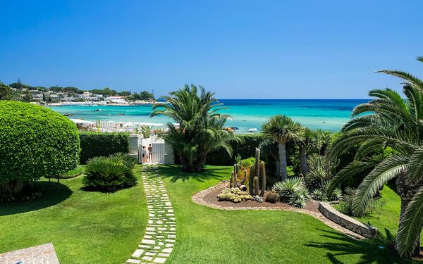 Villa la Plage: all'aperto, Giardino, Vista Panoramica