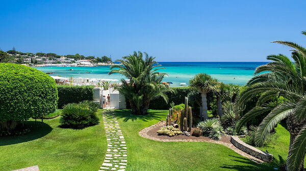 Villa la Plage: all'aperto, Giardino, Vista Panoramica