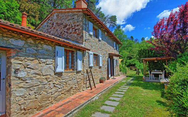 Casale di Cozzile: Esterni, Giardino