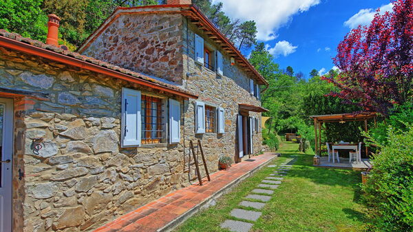 Casale di Cozzile: Esterni, Giardino