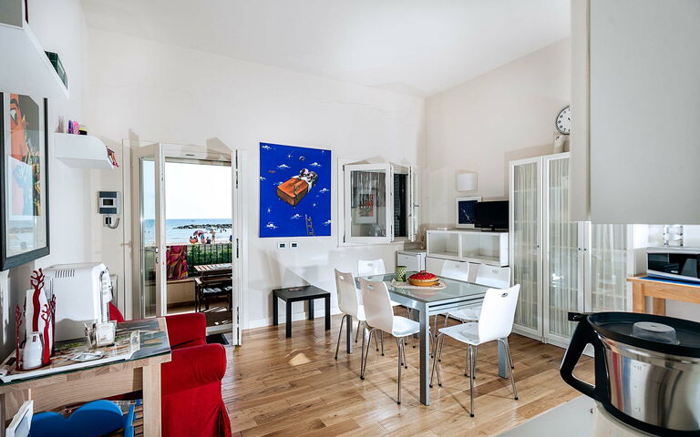 Alloggio Vela: Cucina, Sala da pranzo, Soggiorno