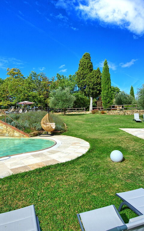 Borgo Mulignone: Giardino, Piscina