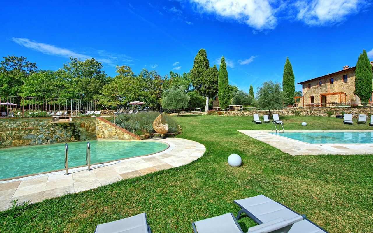 Borgo Mulignone: Giardino, Piscina
