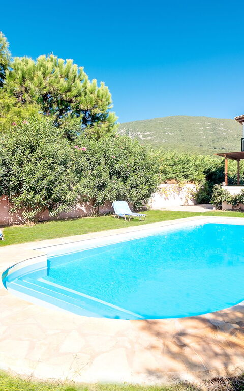 Beachfront Villa Rania: Piscina