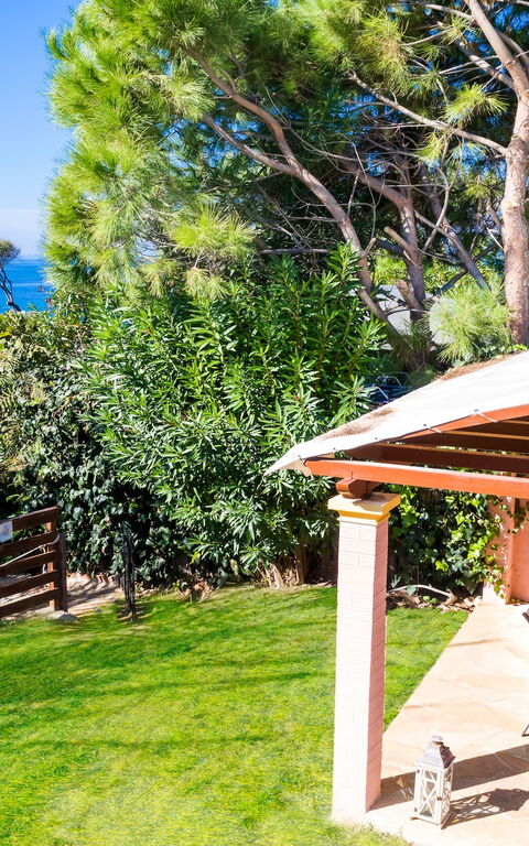 Beachfront Villa Rania: all'aperto, Balcone / Terrazza / Patio, Giardino