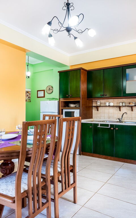 Beachfront Villa Rania: Cucina, Sala da pranzo