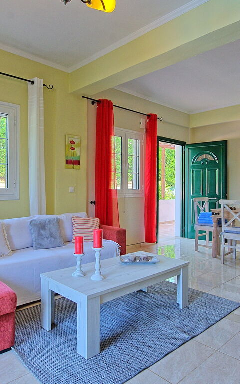 Beachfront Villa Rania: Cucina, Sala da pranzo, Soggiorno