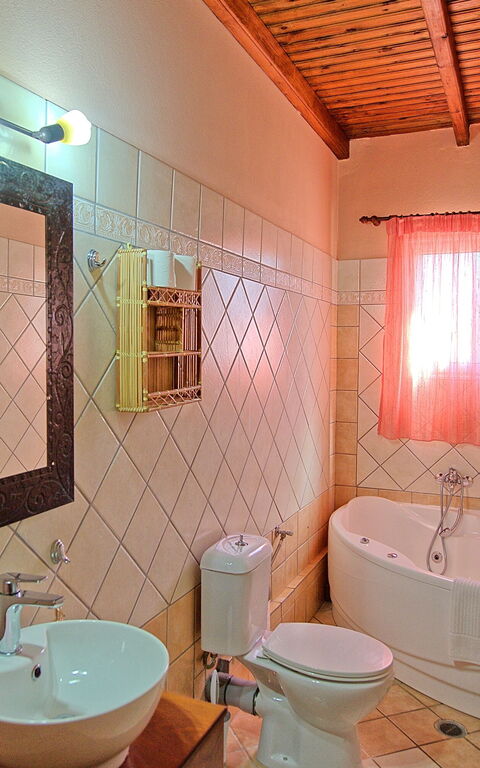 Beachfront Villa Rania: Bagno