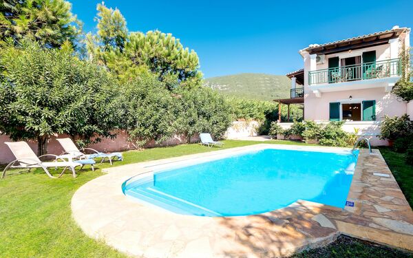 Beachfront Villa Rania: Piscina