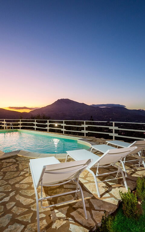 Villa Scire: Giardino, Piscina