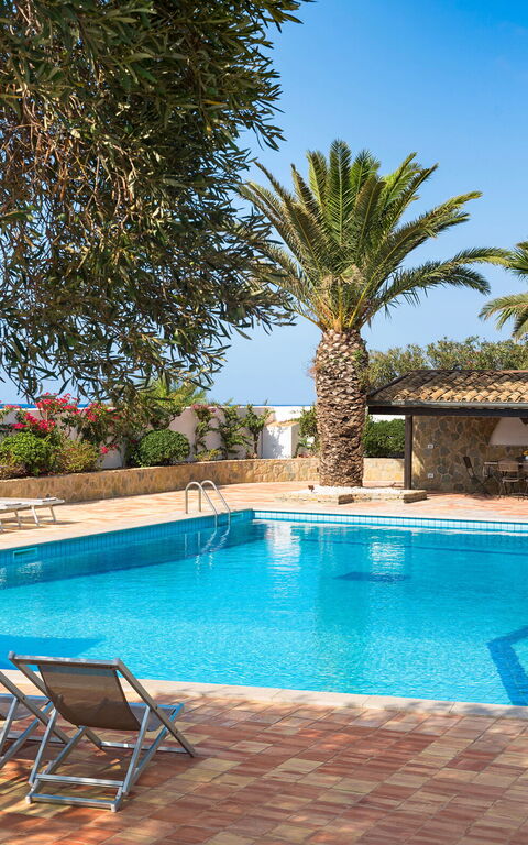 Villa Cala Mancina: all'aperto, Esterni, Piscina