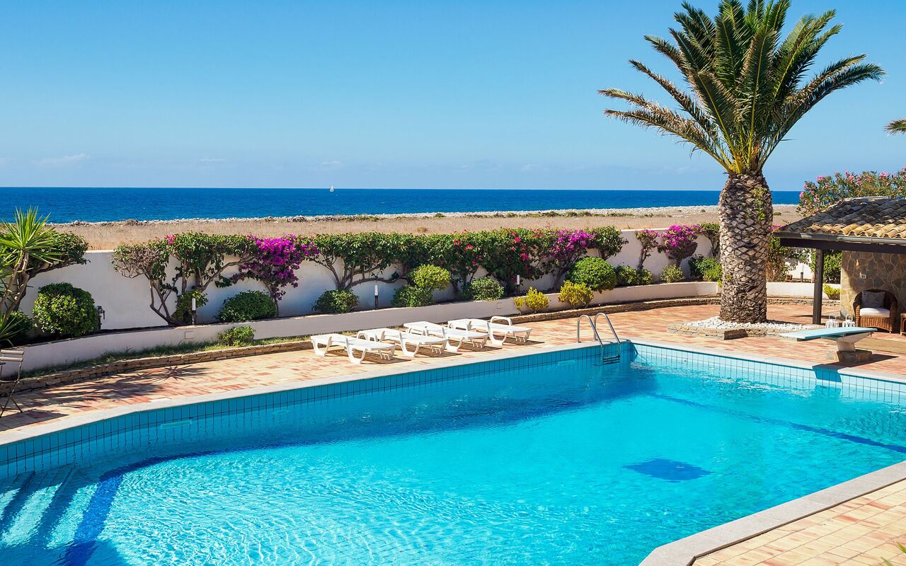 Villa Cala Mancina: Piscina