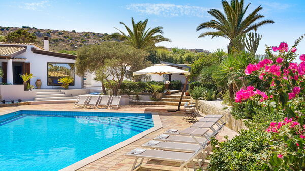 Villa Cala Mancina: all'aperto, Esterni, Piscina