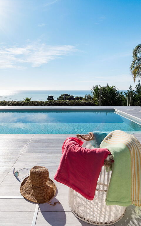 Villa Pales: Piscina, Vista Panoramica