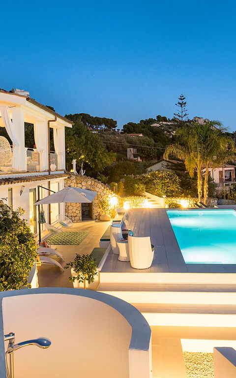 Villa Pales: all'aperto, Piscina