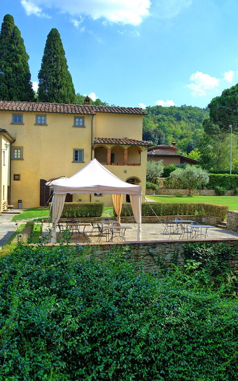 Santa Flora: all'aperto, Giardino