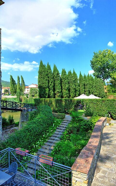 Santa Flora: all'aperto, Giardino