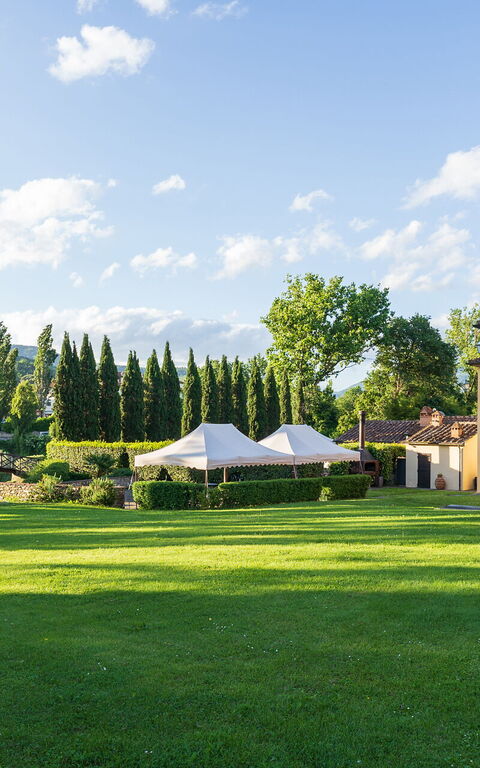 Santa Flora: all'aperto, Esterni, Giardino
